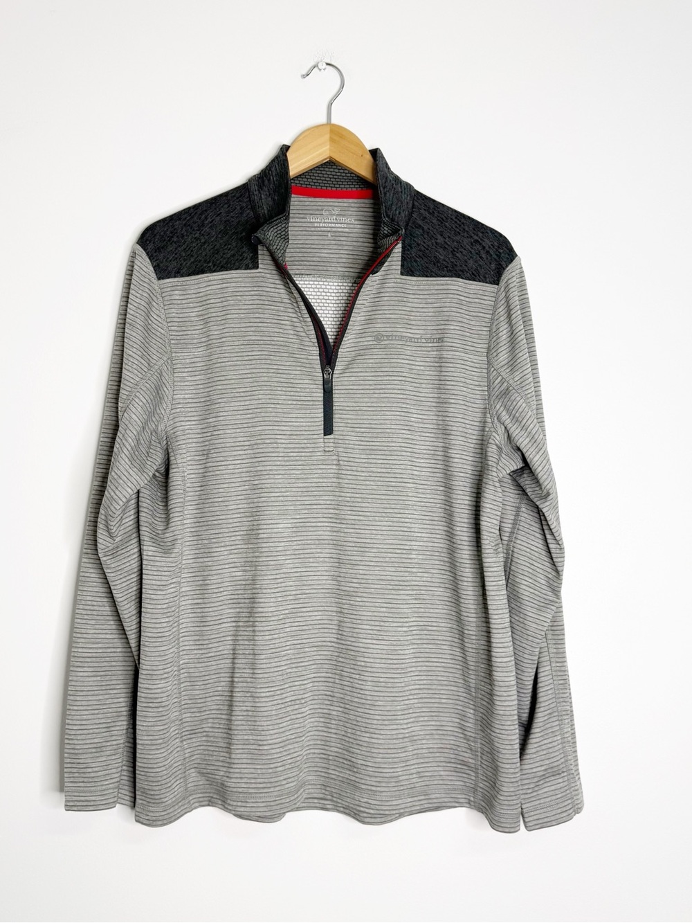 Vineyard Vines Performance Men’s Large Gray Striped Quarter Zip Pullover
